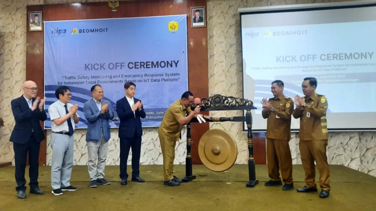 KICK OFF CEREMONY: Bupati Grobogan Setyo Hadi bersama National IT Industry Promotion Agency (NIPA) Republik Korea dan perusahaan teknologi PT Beomho Korea saat kick off ceremony.
