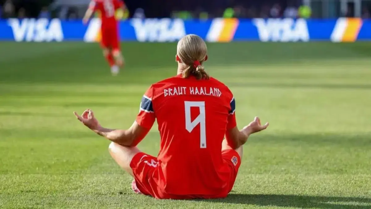 Selebrasi Erling Haaland saat Norwegia lawan Irak di piala dunia. (FIFA)