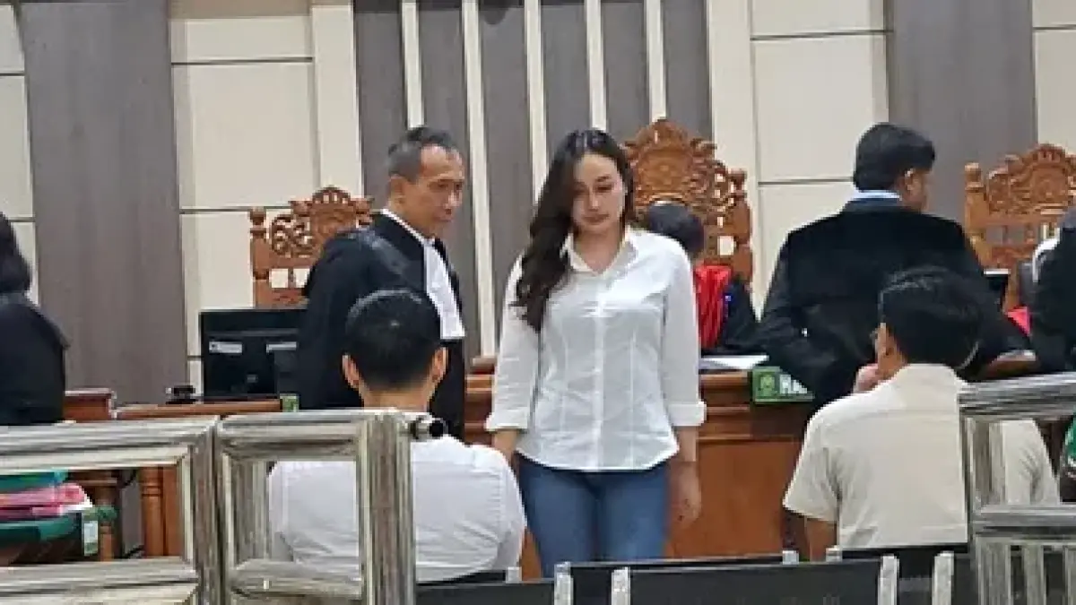 Dian Putri Permatasari, mantan Kowad yang diperiksa sebagai saksi terkait aliran dana pembelian Toyota Alphard dalam sidang TPPU Gus Yazid. 