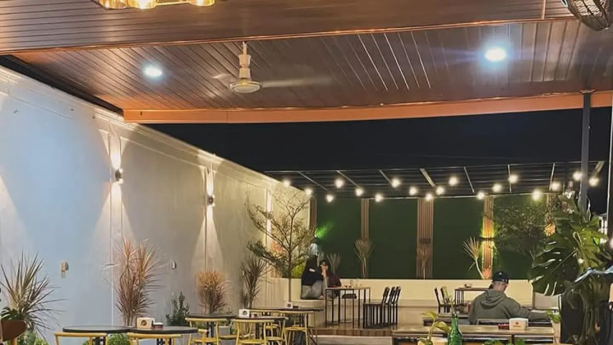 khayangan rooftop cafe