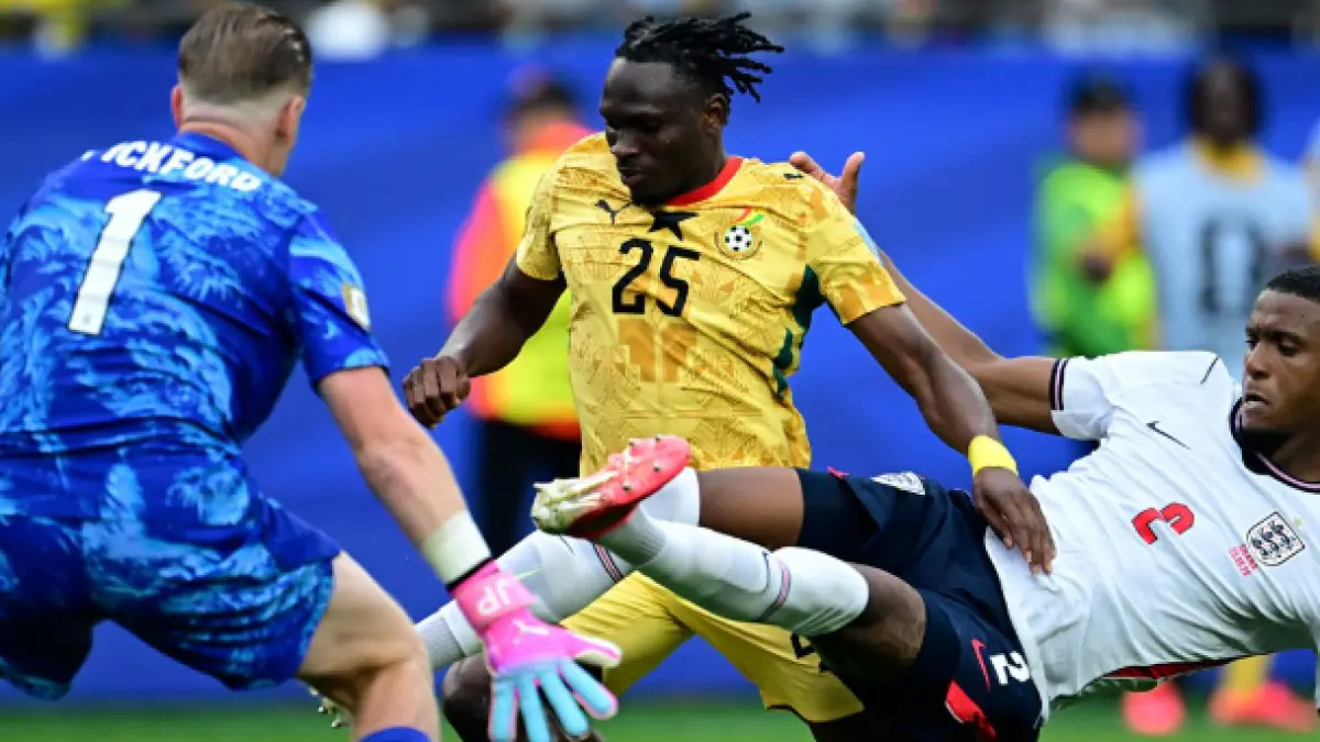 Tackle pemain inggris pada pemain Ghana saat pertandingan piala dunia 2026.