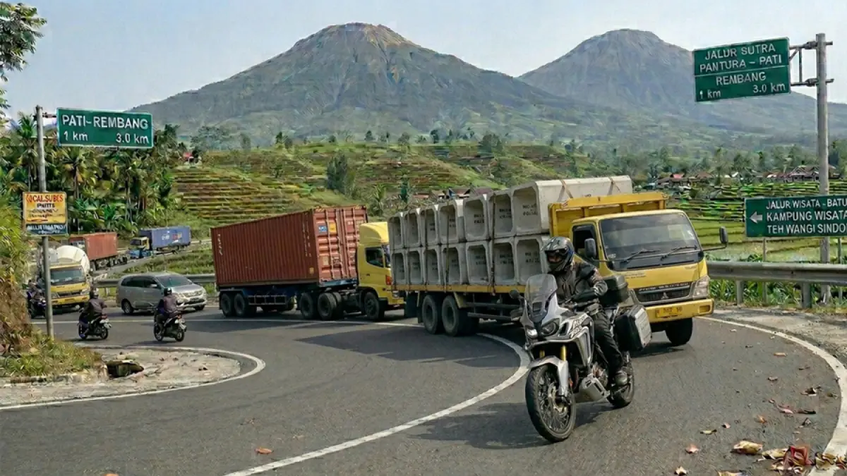 Strategi Sepeda Motor di Antara Raksasa Pantura