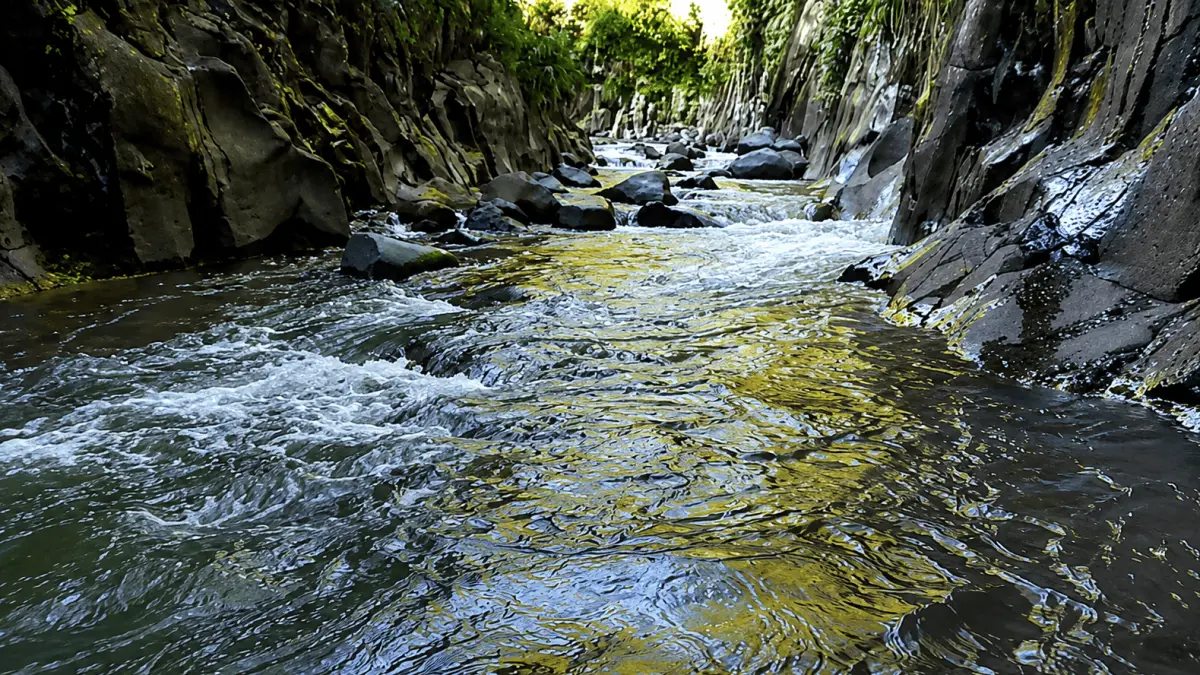 Hidden Canyon Rahtawu, Kudus (Sumber: Youtube/Panorama Jawa Tengah)