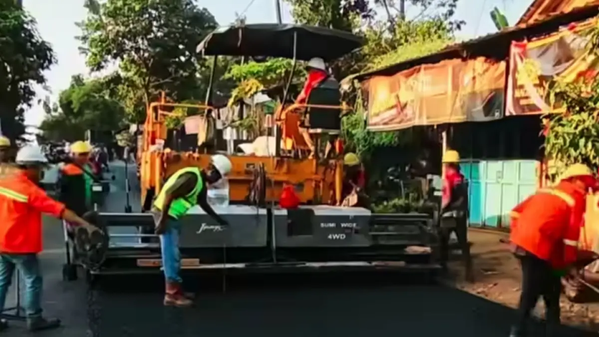 MULUS: Pengaspalan jalan dan pengecoran di puluhan titik wilayah Jepara mulai terealisasi. 