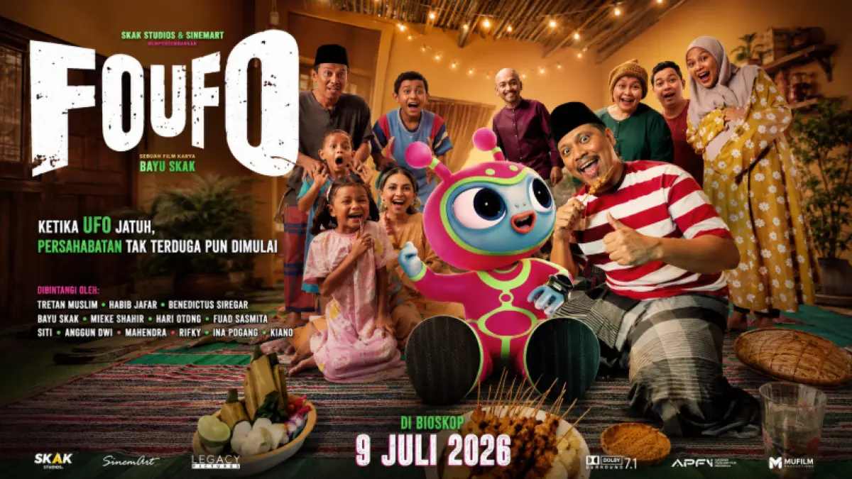 Film FOuFO menghadirkan kisah persahabatan unik antara seorang pengepul rongsokan dan alien yang mengubah hidup keluarganya. Film komedi fiksi ilmiah karya Bayu Skak ini mulai tayang di bioskop pada 9 Juli 2026.