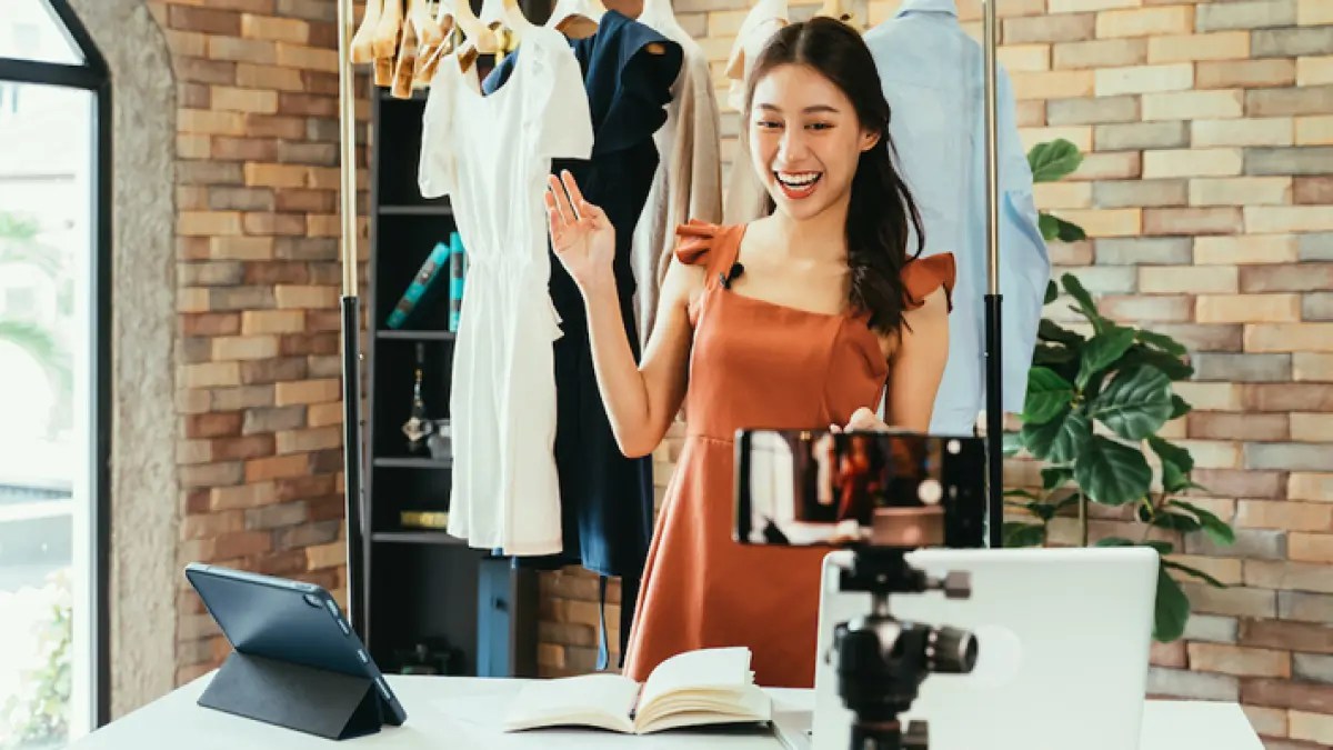 Aturan pajak pedagang online berlaku besok. Foto: pajaknow.id