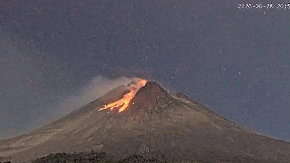 Awan panas guguran kembali meluncur dari Gunung Merapi sejauh 2 kilometer pada Minggu 28/6/2026 malam. Foto: Dok. BPPTKG