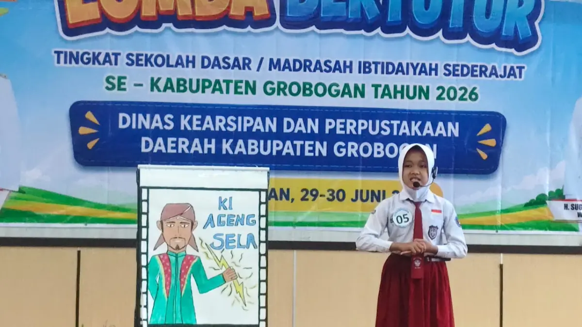 BERTUTUR – Salah satu peserta siswa SD di Kabupaten Grobogan mengikuti lomba bertutur tingkat SD di gedung BLK Purwodadi, Senin (29/6). 