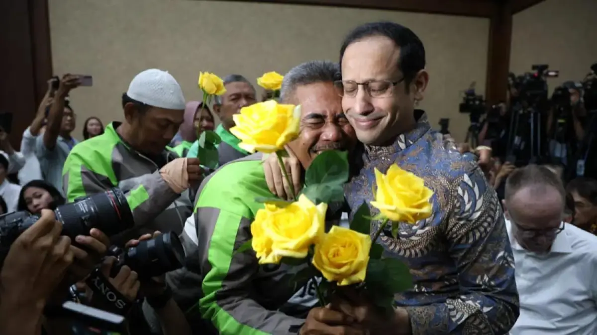 Eks Mendikbudristek Nadiem Anwar Makarim mendapat dukungan dari para driver Gojek. (Dery Ridwansah/JawaPos.com)