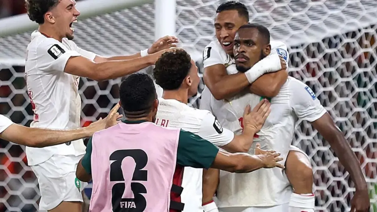 Selebrasi para pemain Maroko usai memaksa Belanda kalah lewat drama adu penalti dan memastikan tiket ke babak 16 besar Piala Dunia 2026. (Instagram/@equipedumaroc)