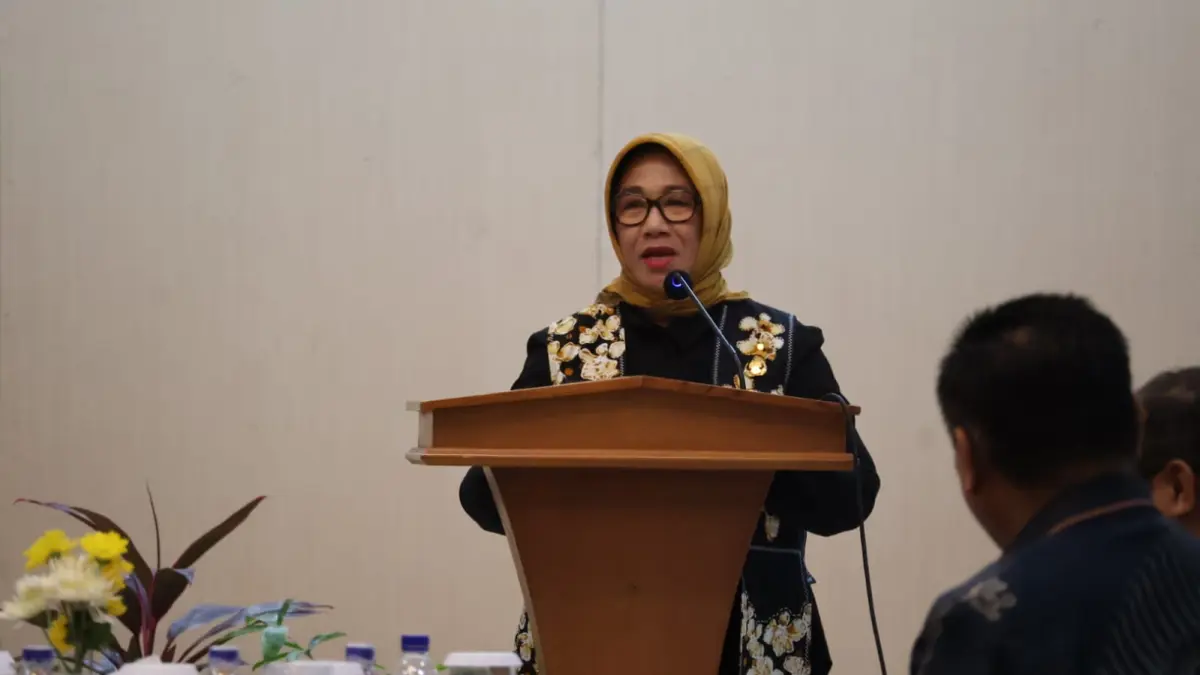 OPTIMISTIS: Wakil Bupati Blora Sri Setyorini saat mengikuti kegiatan Focus Group Discussion (FGD) tindak lanjut BAST hibah tanah PSDKU UNY yang digelar di Hotel UNY.(PROKOMPIM PEMKAB BLORA)
