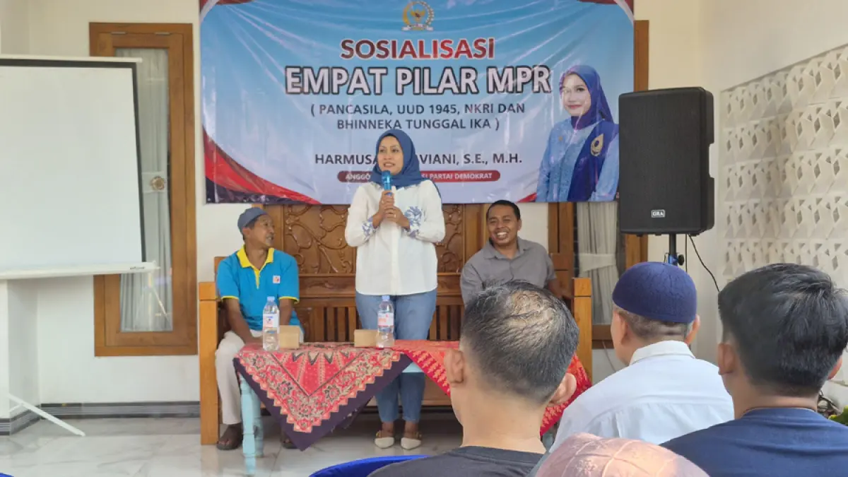 Harmusa Oktaviani saat menyampaikan materi tentang paham menanamkan nilai-nilai kebangsaan kepada masyarakat di Blora.