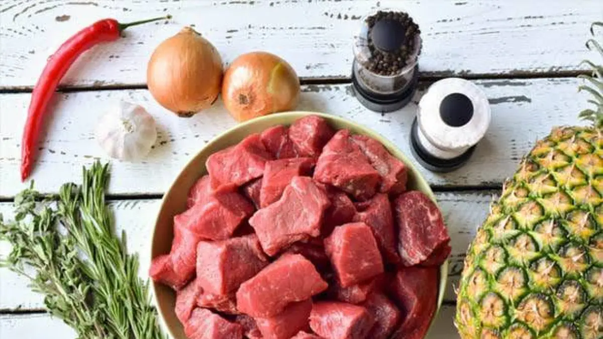 bisakah nanas membuat daging menjadi empuk? (Sindonews.com)