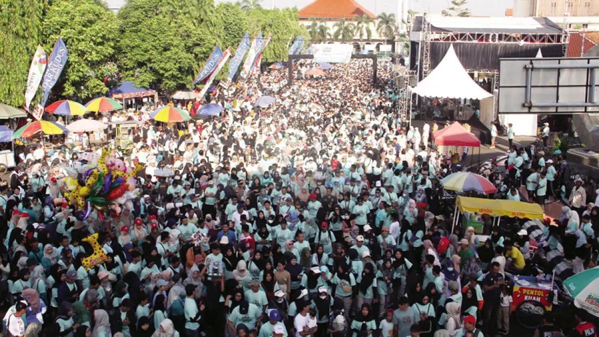 MERIAH: Mlampah Sesarengan Bupati Kudus yang digelar Radar Kudus bekerja sama dengan Pemkab Kudus tahun lalu. Kegiatan ini, menjadi salah satu agenda rutin Hari Jadi Kudus. (GALIH ERLAMBANG W/RADAR KUDUS)