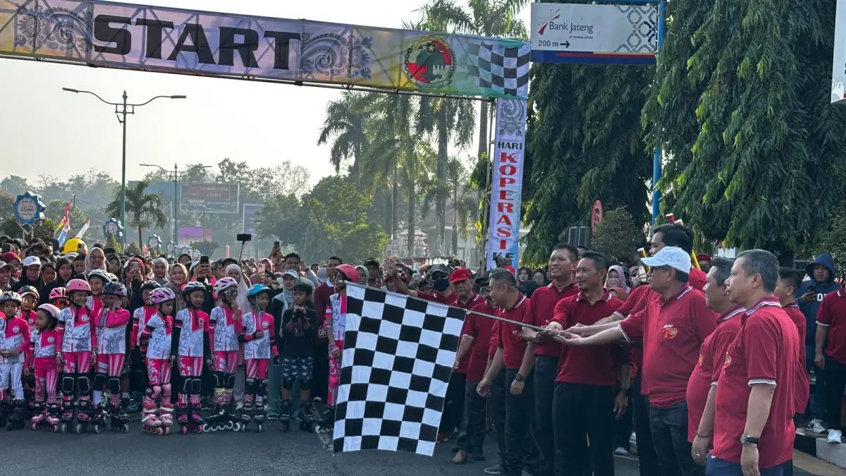 SEMARAK: Sekitar 3.000 warga meriahkan Hari Koperasi ke-79 yang digelar Dekopinda Jepara. Rangkaian kegiatan berlanjut dengan Harkop Jateng, seminar, dan diklat koperasi.