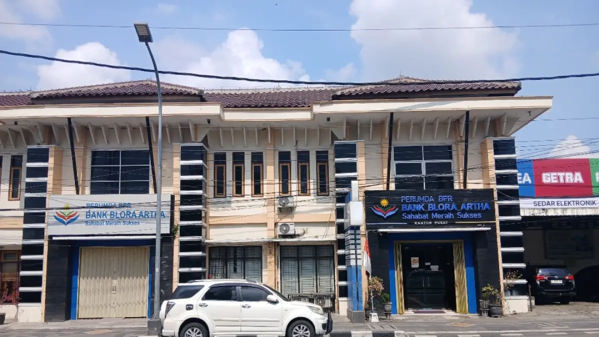SEPI: Kantor BPR Blora Artha yang terletak di Jalan Pemuda No.12, Mlangsen, Kecamatan Blora. (EKO SANTOSO/RADAR KUDUS)