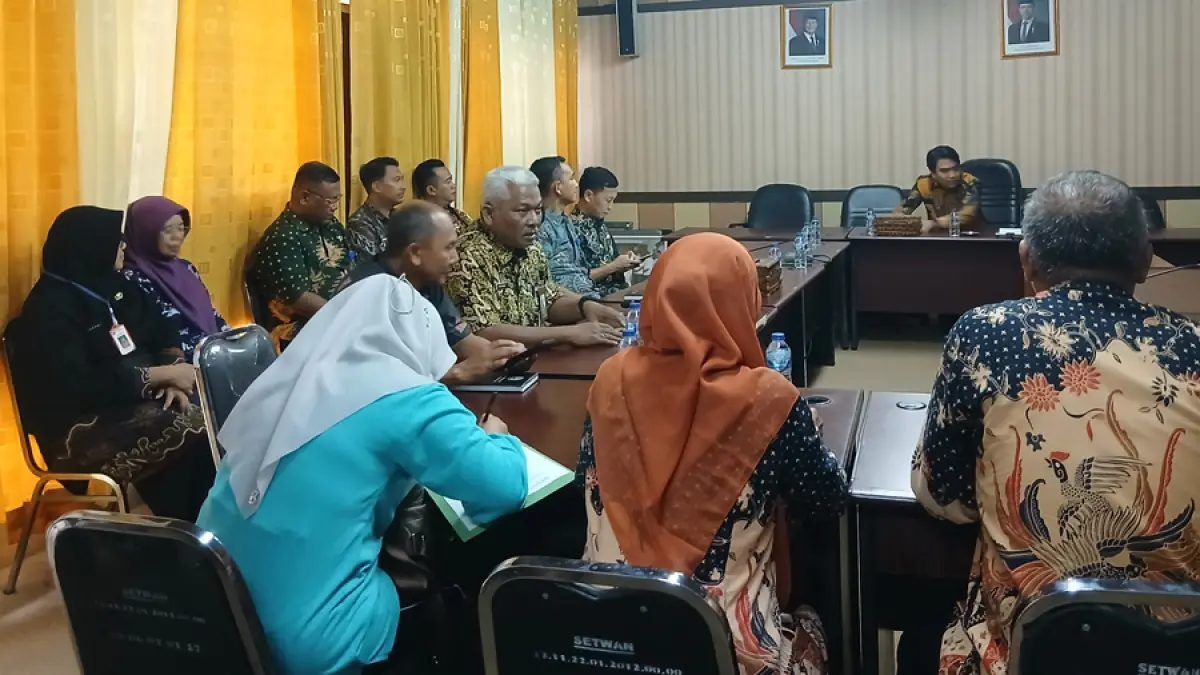 TEGAS: Perwakilan Dinas Pendidikan dan sekolah SMP 1 Randublatung saat rapat bersama Komisi D DPRD Kabupaten Blora beberapa waktu lalu. (EKO SANTOSO/RADAR KUDUS)