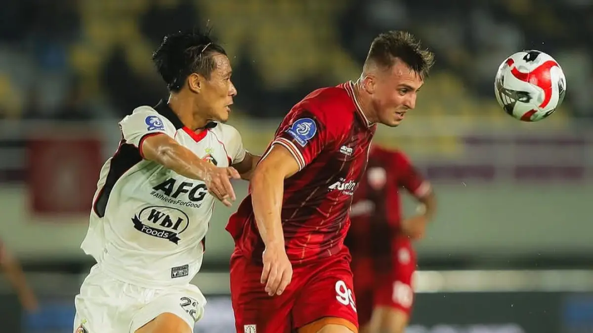 SENGIT: Roman Paparyga saat bermain untuk Persis Solo pada BRI Super League musim lalu.(IG ROMAN PAPARYGA)
