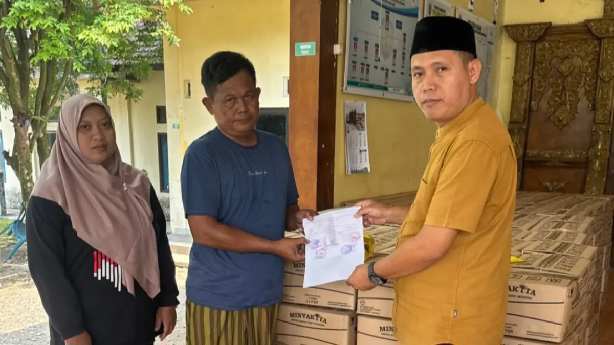 TANGGUNG JAWAB: PT KMR melakukan penggantian atas Banpang MinyaKita yang sebelumnya diduga terkontaminasi solar pada Jumat (3/7). (PT KMR UNTUK RADAR KUDUS)&nbsp;&nbsp;