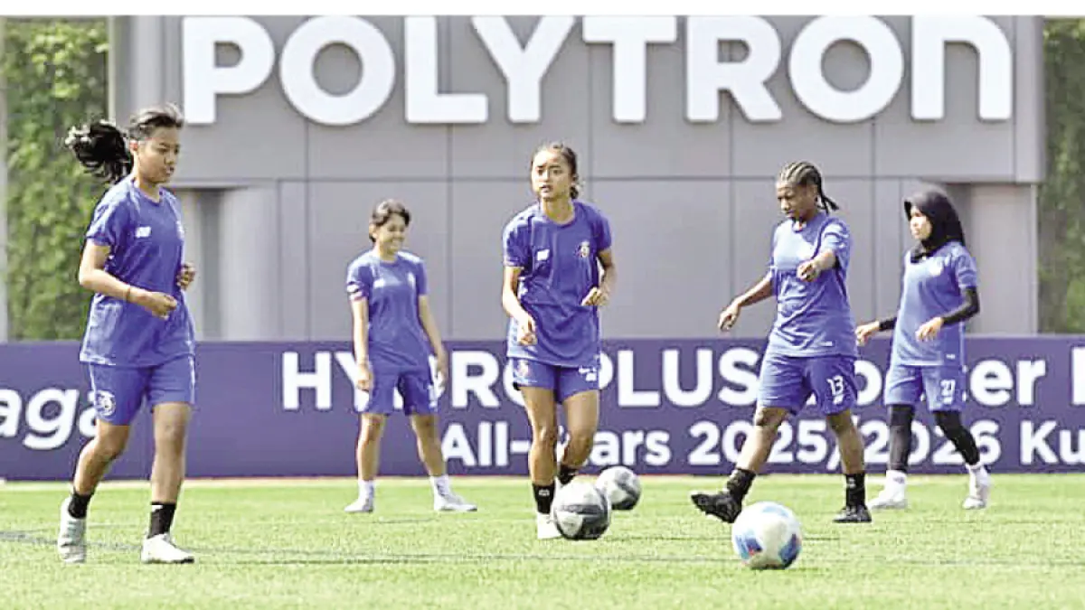 PEMANASAN: Pemain Arema FC Woman melakukan official traning belum lama ini. (GALIH ERLAMBANG W/ RADAR KUDUS)