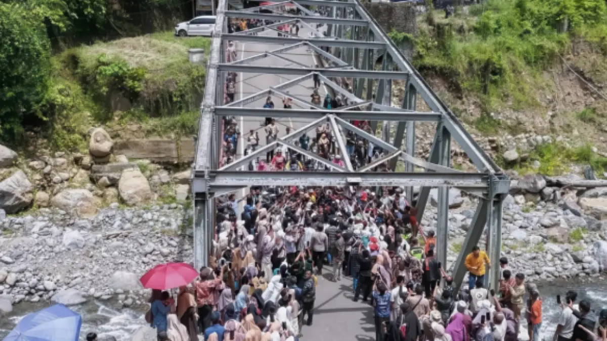  7 Bulan Terputus, Warga Aceh Patungan Rp1 Miliar Bangun Sendiri Jembatan Vital (@nowdots)