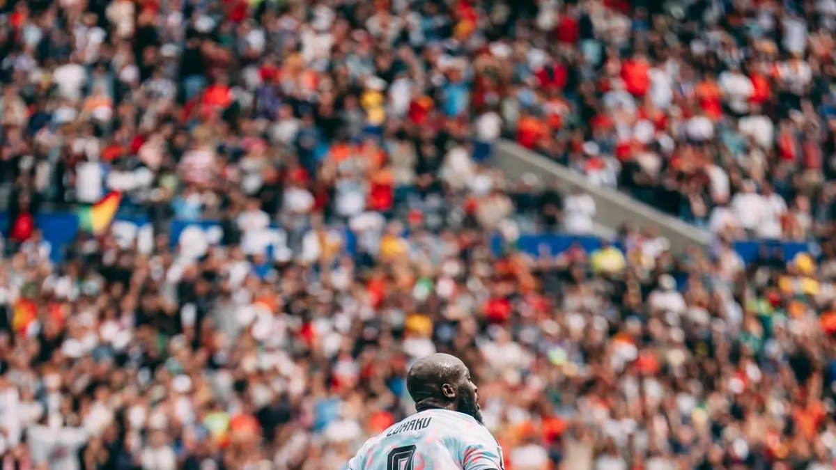 Romelu Lukaku tampil sebagai pahlawan dari bangku cadangan! Sang striker senior Belgia kembali membuktikan predikatnya sebagai supersub andalan usai mencetak gol penambah keunggulan Belgia saat menaklukkan Amerika Serikat 4-1 di babak 16 besar Piala Dunia 2026. @romelulukaku
