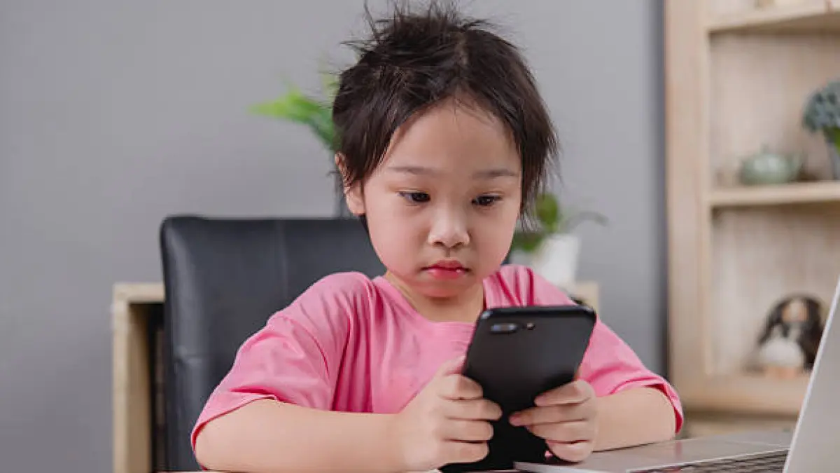 Dokter Reisa Ingatkan Batas Screen Time Anak Maksimal 1 Jam untuk Cegah Kerusakan Otak dan Depresi