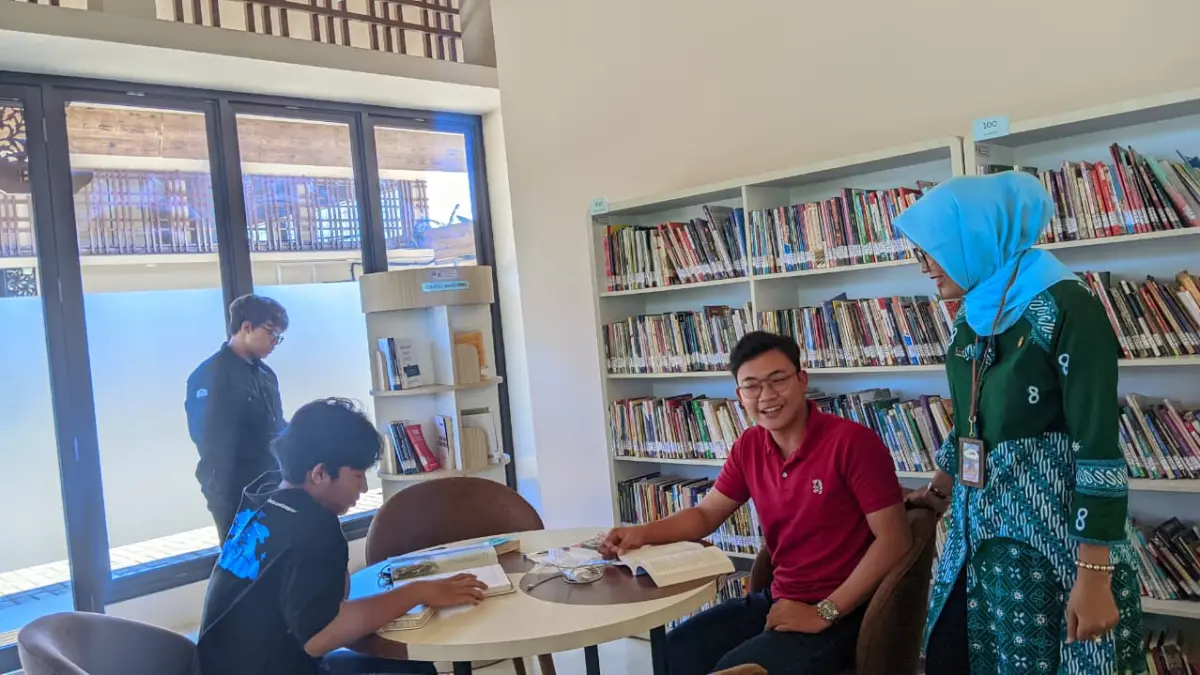 suasana perpustakaan daerah (perpusda) kudus, Selasa (7/7). (HILDA MUSYAFA
