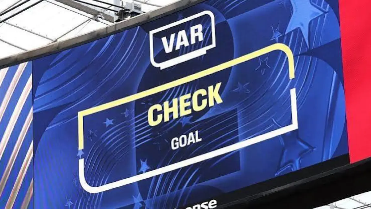 Sejak diperkenalkan di Piala Dunia 2018, VAR telah banyak memicu kontroversi di tengah kalangan supporter sepak bola 