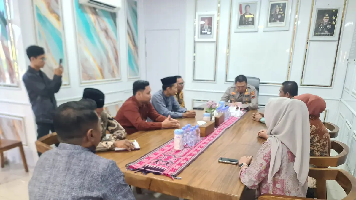 SINERGI: audiensi pengurus ICMI Jepara dengan Kapolres Jepara AKBP Dr. Hadi Kristanto, S.I.K., M.M. di Mapolres Jepara, Rabu (8/7). Pertemuan dihadiri Ketua ICMI Jepara Solkhan, S.Pd., M.Pd., Ketua Dewan Pakar ICMI Jepara Ulul Aufa, serta jajaran pengurus harian.