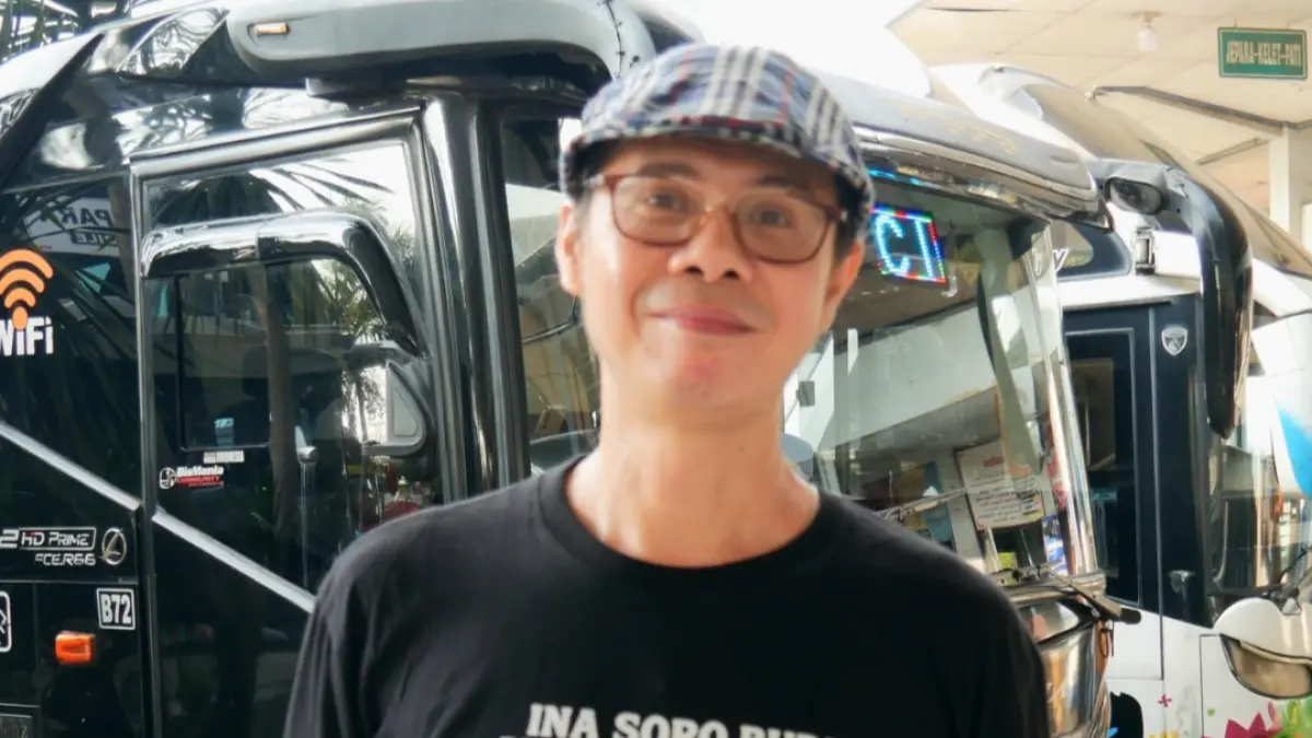 TEGUH: Daniel Frits Maurits Tangkilisan saat ditemui di Terminal Jepara pada Selasa (7/7). (FIKRI THOHARUDIN/RADAR KUDUS)