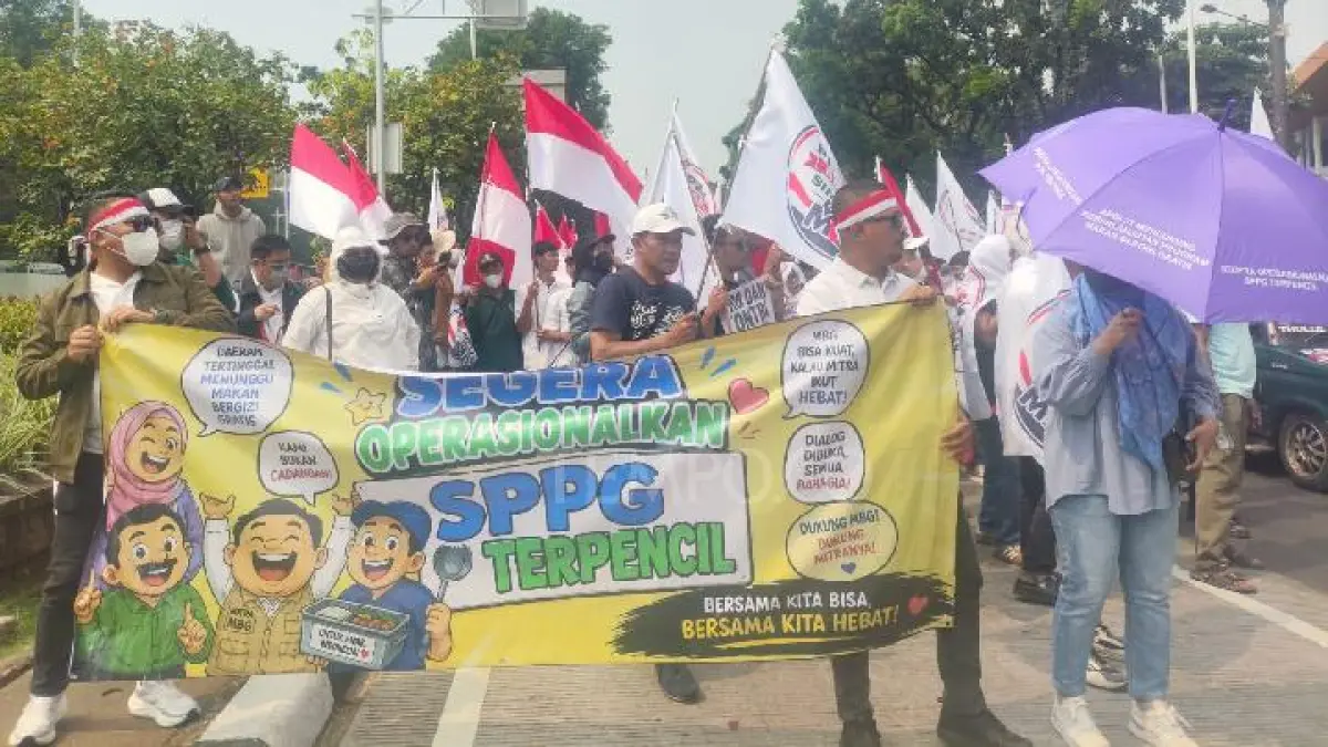 Ribuan mitra, pemilik dapur, dan pendukung program MBG berdemo di Jakarta menuntut kejelasan operasional dan pencairan insentif yang tertahan. (ist)
