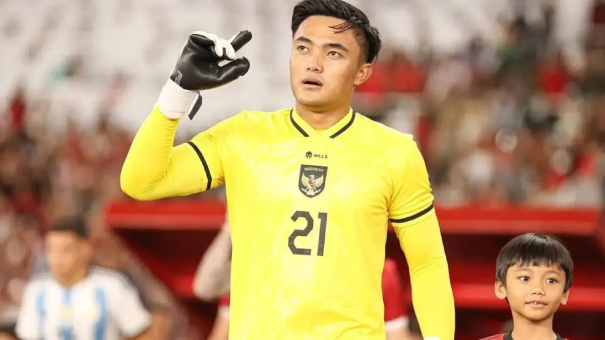 Kiper Persebaya Surabaya tidak masuk skuad final Timnas Indonesia untuk FIFA Series 2026. (Dok. Ernando Ari)