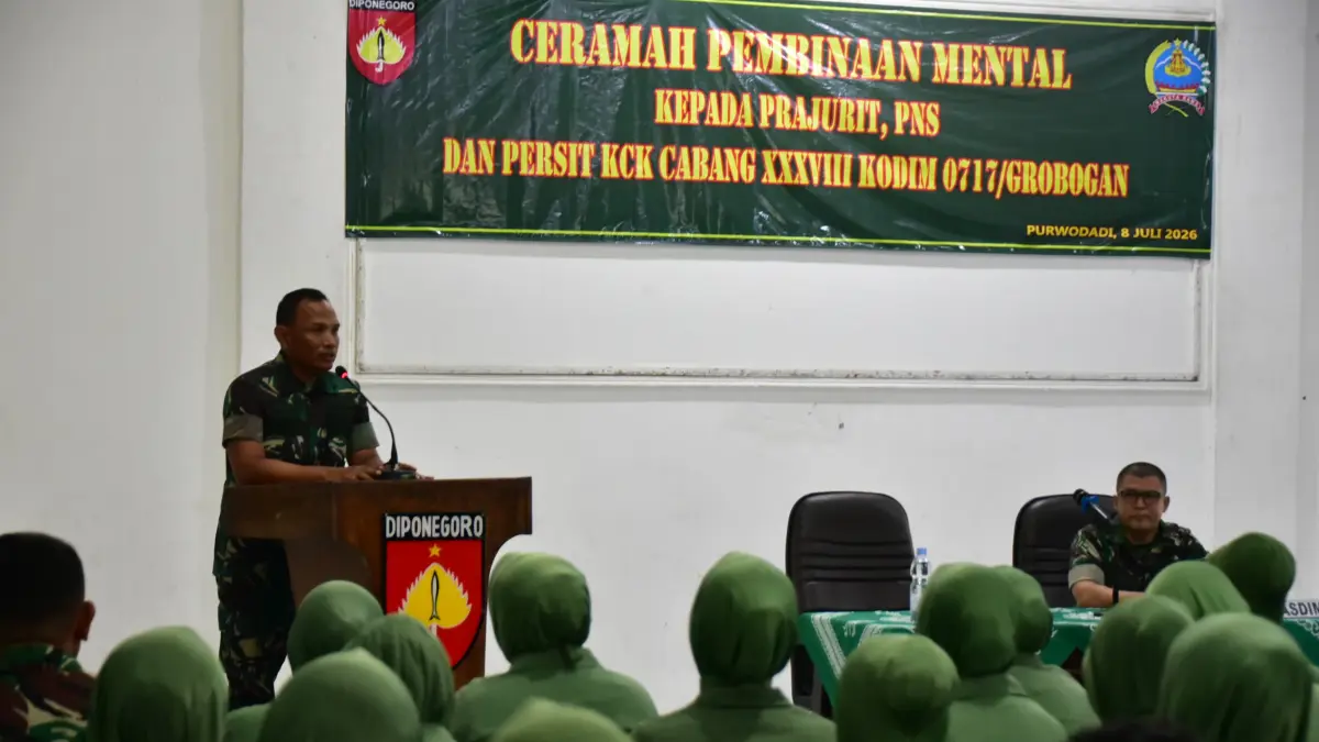 PEMBINAAN: Kabintaljarahdam IV/Diponegoro saat memberikan pembinaan ke prajurit dan persit Kodim 0717/Grobogan.