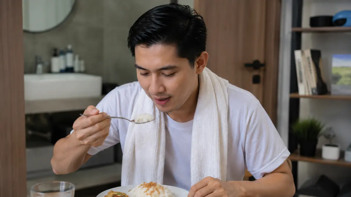 ILUSTRASI: apakah benar jika setelah mandi terus makan itu berbahaya 