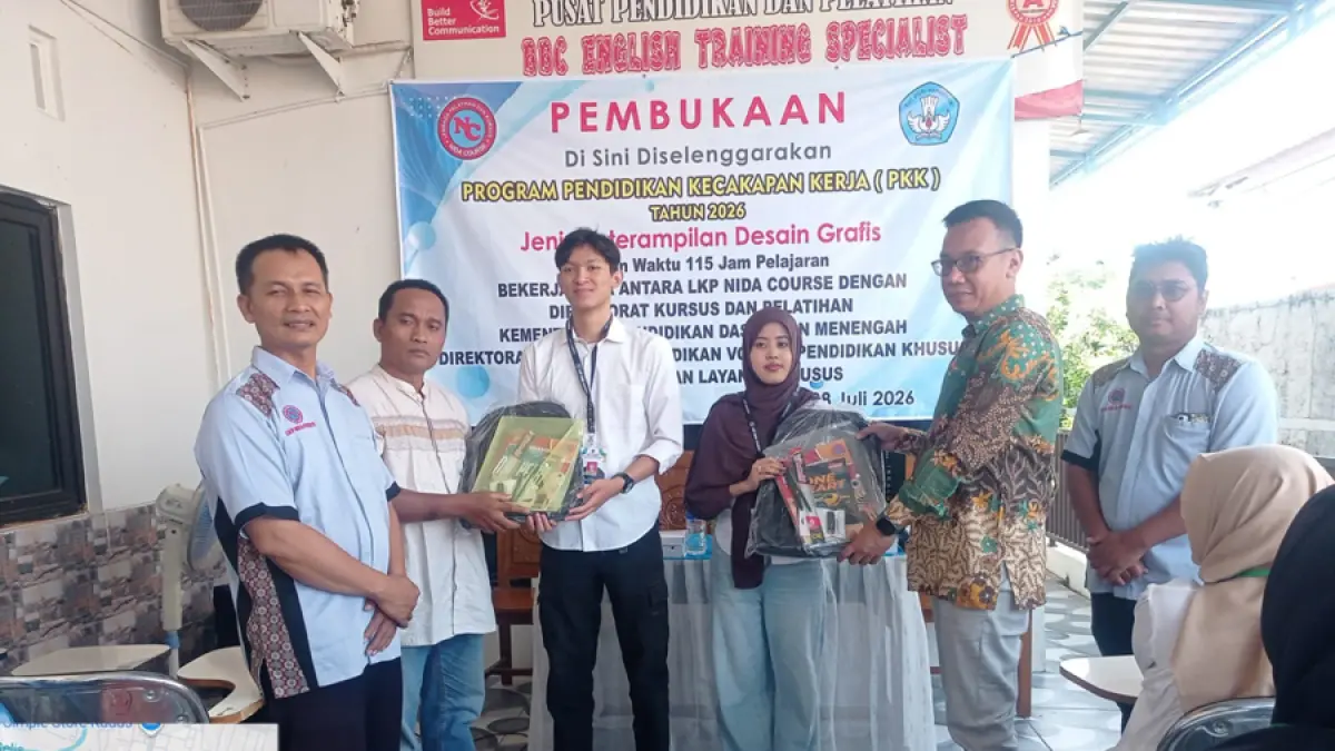 Disdikpora Kudus menghadiri sekaligus membuka Program PKK jenis keterampilan desain grafis tahun anggaran 2026 yang diselenggarakan oleh LKP NIDA COURSE.