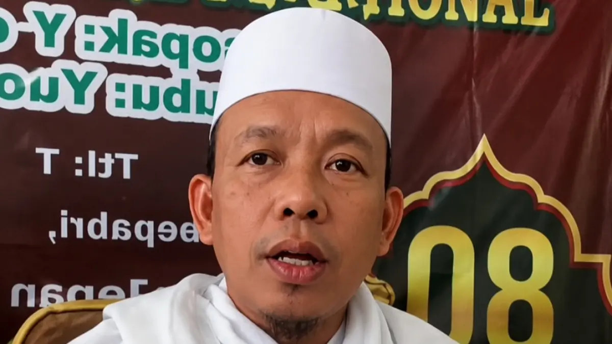 Pengasuh PP Al Husna Mayong Jepara Kiai Akhmad Mundoffar 