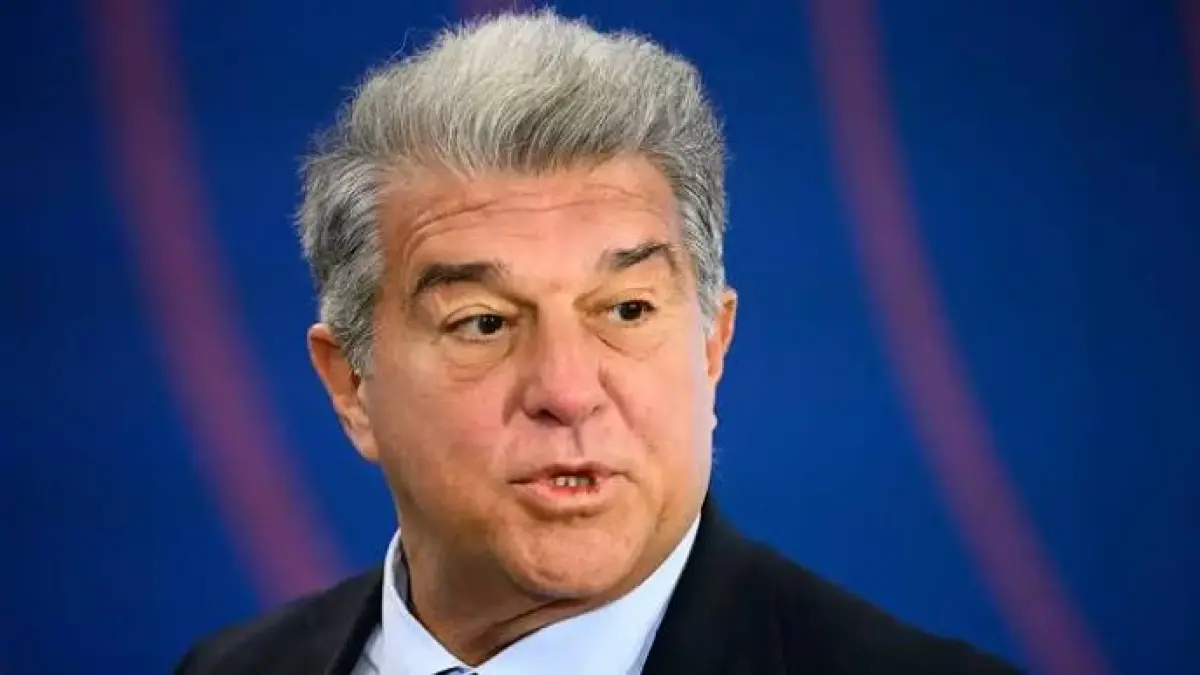 Juan Laporta memberikan pembaruan mengenai aktivitas transfer Barcelona saat berada di Dallas, Amerika Serikat. Presiden Blaugrana itu memastikan masa depan Raphinha dan membuka perkembangan transfer Karim Adeyemi serta Julian Alvarez.
