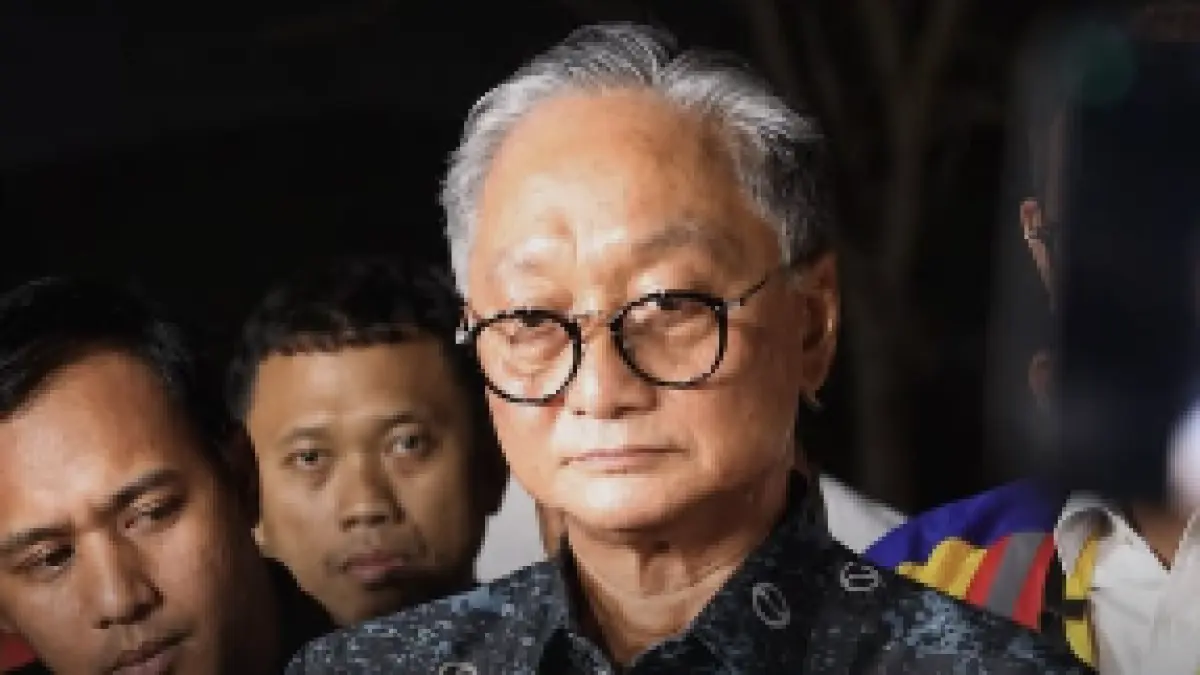 Aksi swadaya warga Bener Meriah, Aceh, membangun kembali Jembatan Enang-Enang senilai Rp1,08 miliar memicu kritik luas terhadap pemerintah.