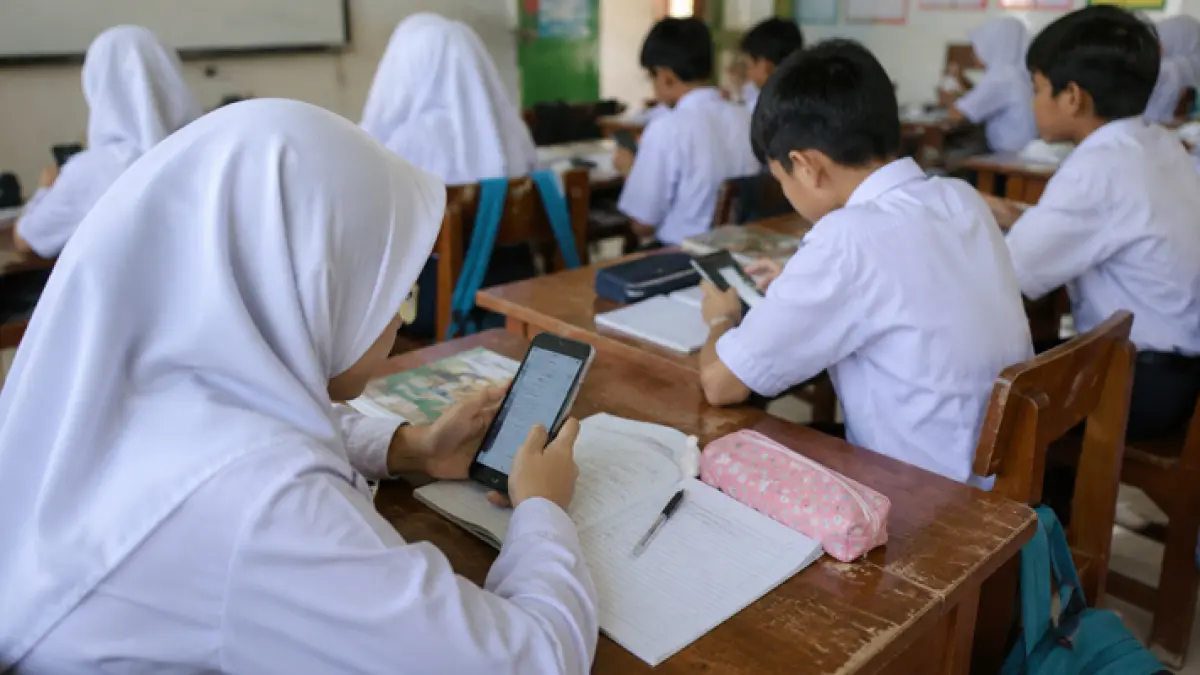 Kemendikdasmen menerbitkan aturan tentang penggunaan gawai di sekolah.