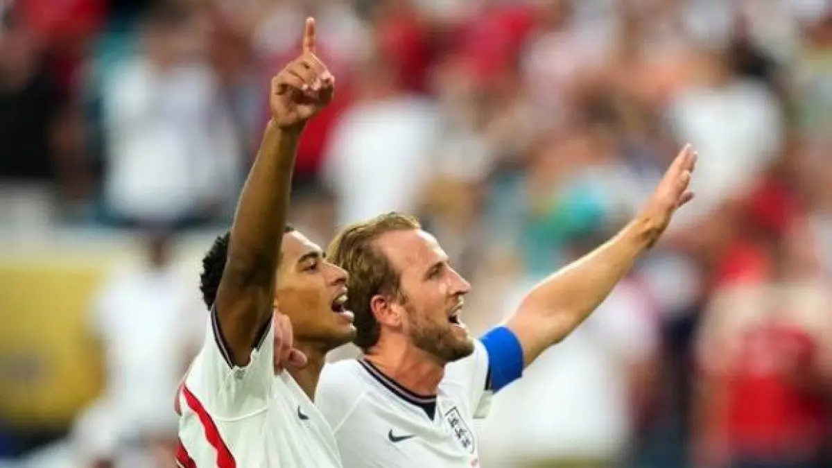 Argentina dan Inggris kembali berhadapan dalam laga bergengsi yang diprediksi berlangsung sengit. Kedua tim mengincar kemenangan demi mengamankan tiket ke babak berikutnya.

