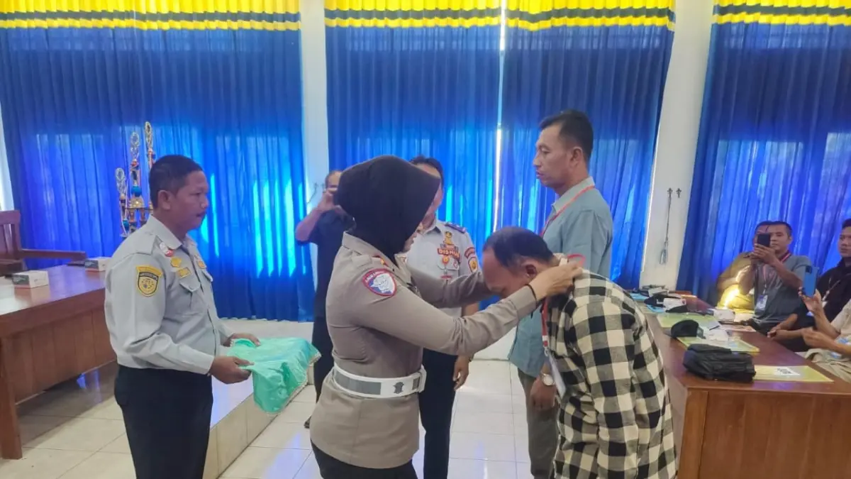 AWAK TELADAN: Dishub dan Satlantas Grobogan saat melakukan pemilihan awak kendaraan umum teladan.