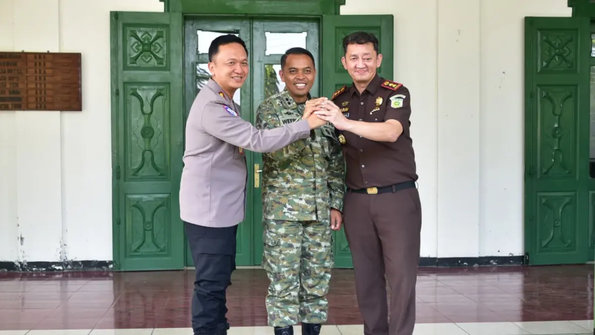 SINERGITAS: Kapolres, Dandim dan Kajari Grobogan saat menunjukkan kekompakan.