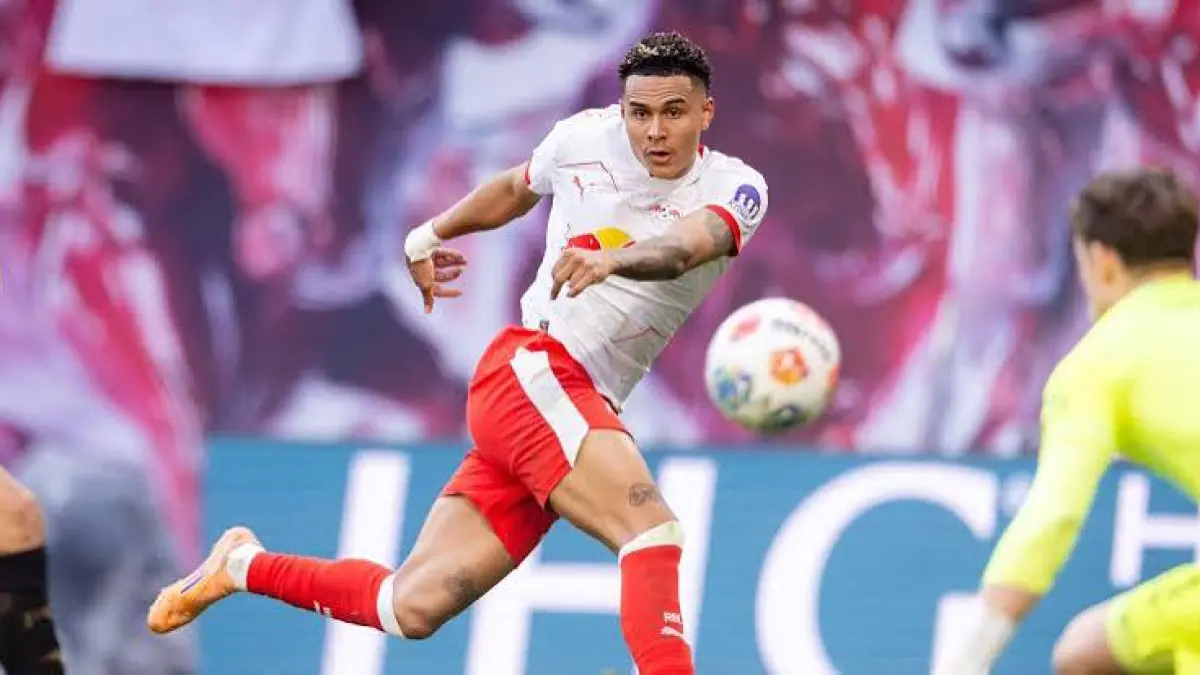 Arsenal mulai bergerak mencari pengganti Leandro Trossard. The Gunners dikabarkan membidik Antonio Nusa dari RB Leipzig dan Morgan Rogers dari Aston Villa untuk memperkuat lini depan jelang musim baru.