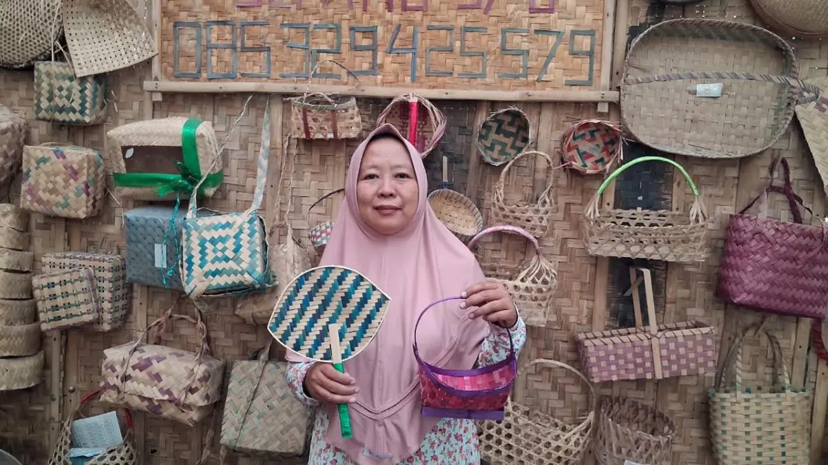 Ibu Sumitri pengrajin bambu kreatif