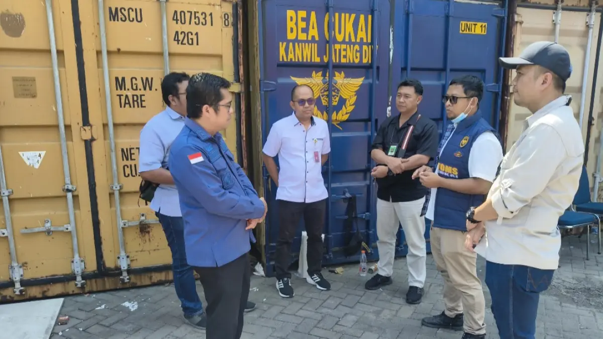 TANGGAP: Kasus pemalsuan pita cukai rokok berhasil diungkap di salah satu gudang di Jepara. (KEJARI JEPARA UNTUK RADAR KUDUS)
