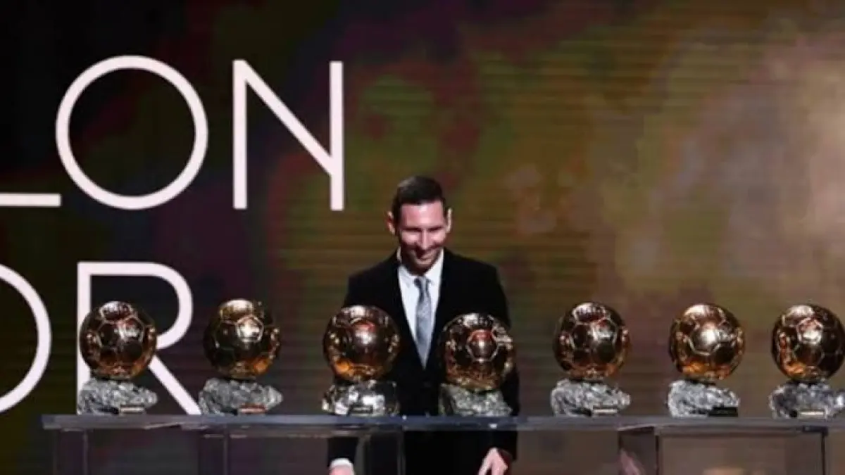 Usai sukses mengantarkan Argentina ke final Piala Dunia 2026, kini Messi berpeluang menambah koleksi Ballon D
