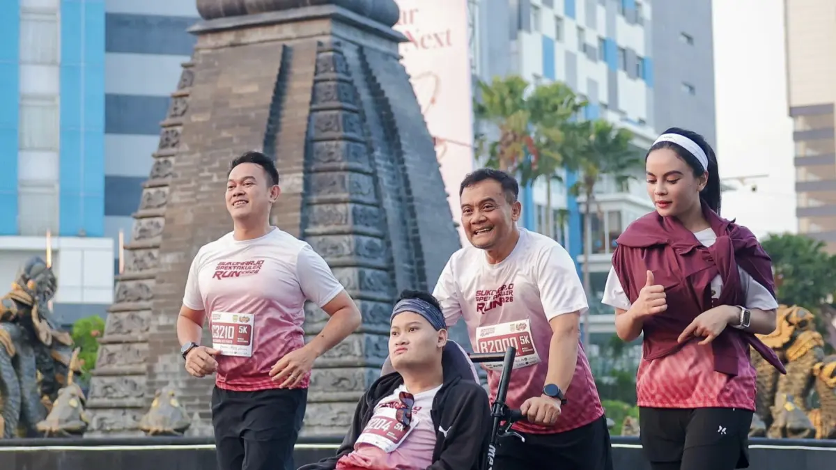 SEMANGAT: Gubernur Jawa Tengah Ahmad Luthfi turut berpartisipasi dalam ajang tersebut. Bersama putranya, Mohammad Alif Daffa, ia menempuh rute yang melintasi sejumlah ikon Kabupaten Sukoharjo dengan titik start dan finis di Sentra Niaga The Park Mall Solobaru.