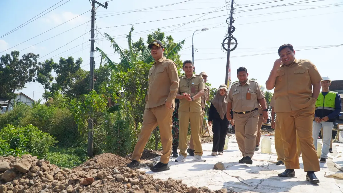CEK: Bupati Jepara Witiarso Utomo meninjau proyek Jalan Manyargading-Guwosobokerto yang kini mencapai progres 47,77 persen bersama Jalan Lingkar Pecangaan dan Gidanglo-Guwosobokerto.
