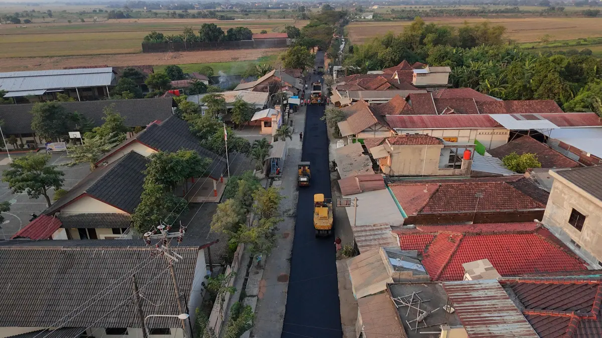 DIKEBUT: Jalan Manyargading-Guwosobokerto di perbatasan Jepara-Demak yang kini telah mencapai progres 47,77 persen.